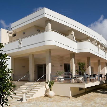 Отель Residenza Del Mare Сант-Исидоро Экстерьер фото