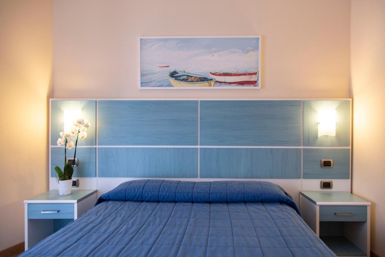 Отель Residenza Del Mare Сант-Исидоро Экстерьер фото