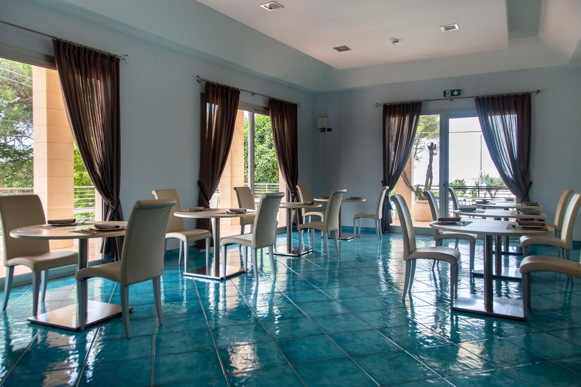 Отель Residenza Del Mare Сант-Исидоро Экстерьер фото
